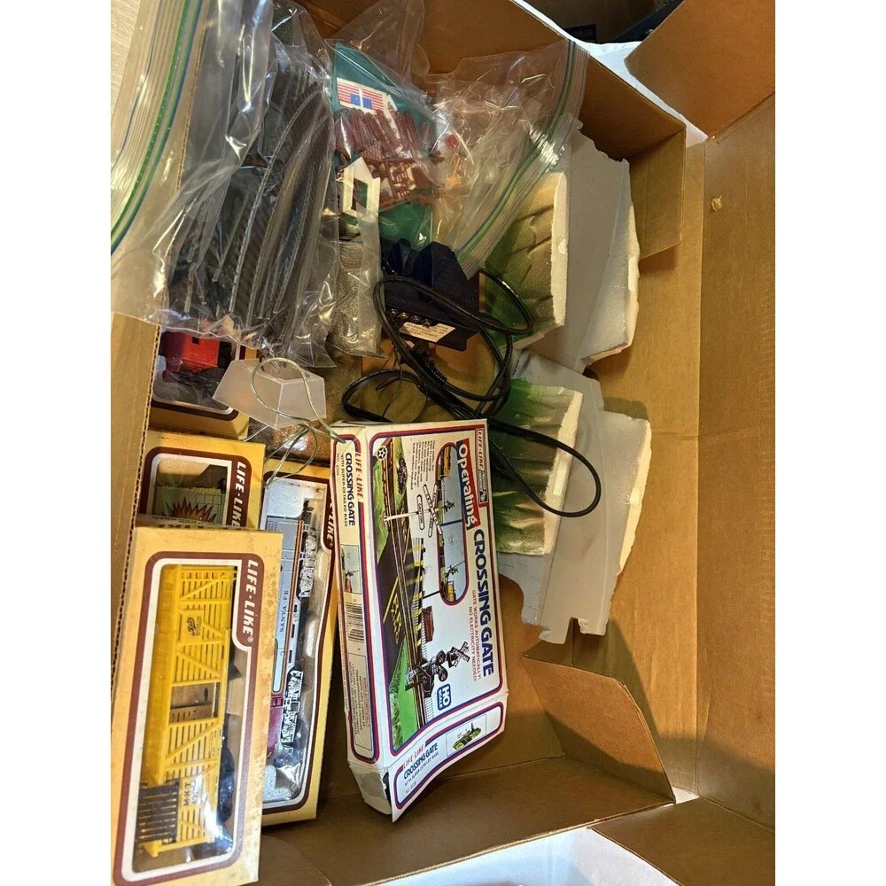 Vintage Life Like HO Scale Santa Fe Model Railroad Train Set #8892